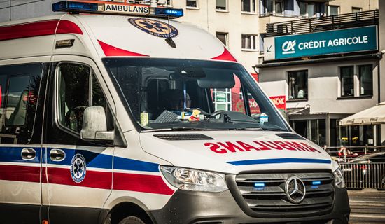 成都租一辆可以平躺病人的车 有专门运送病人的车吗？